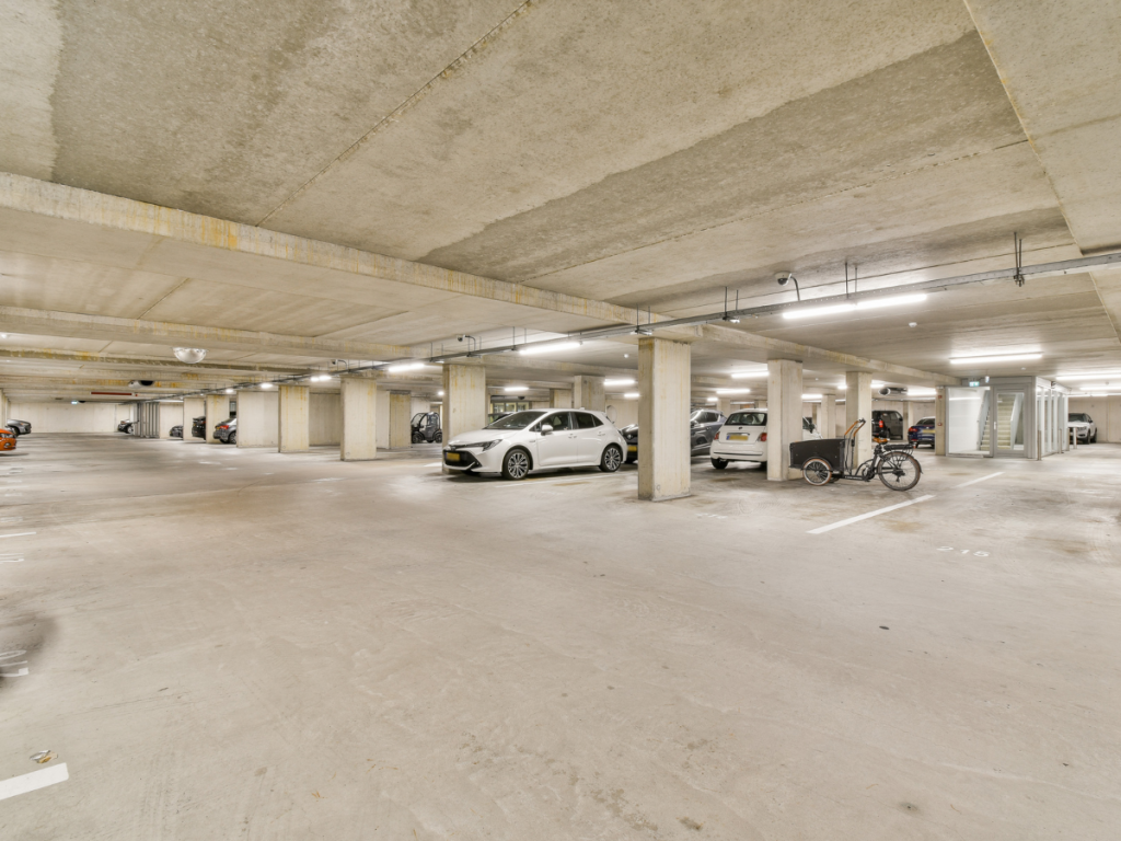 Dlaczego parkingi podziemne wymagają specjalistycznego oświetlenia LED?